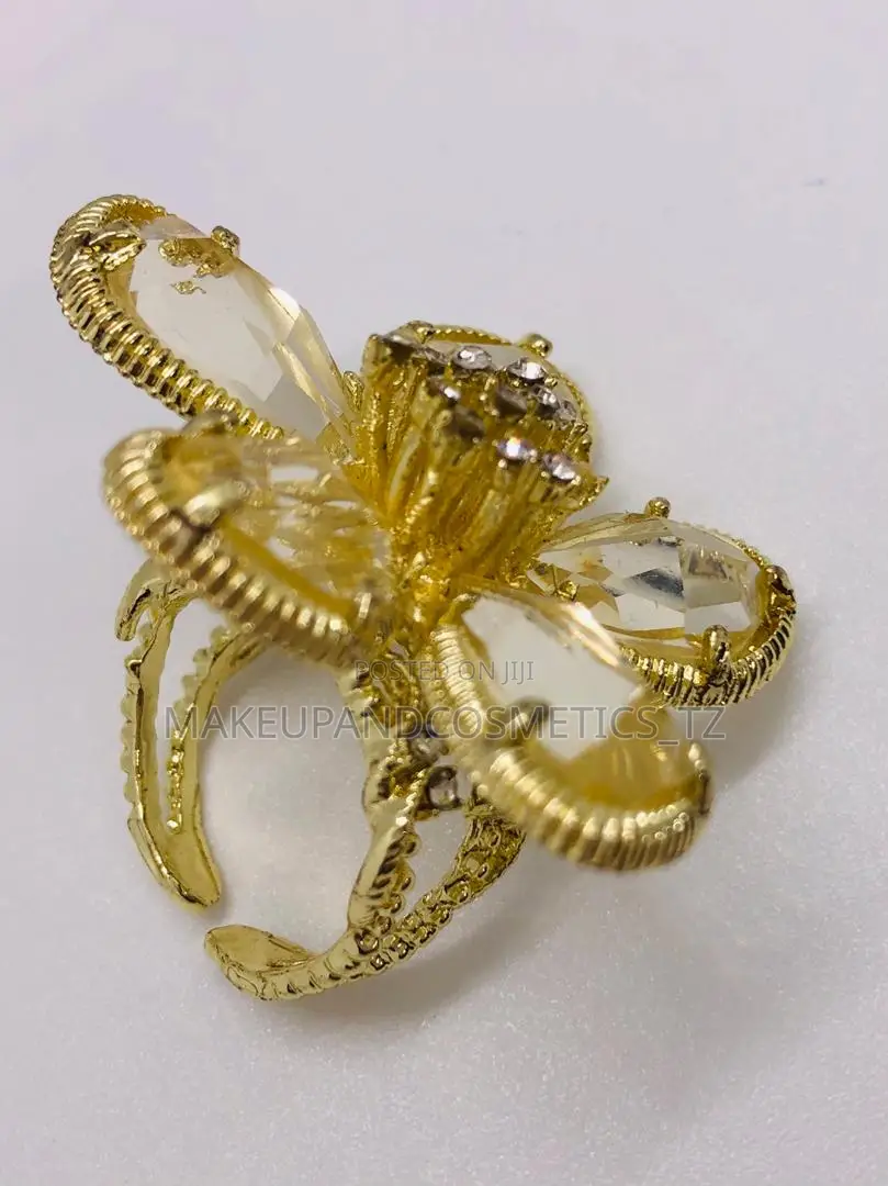Flower Crystal Ring in a Golden-Tone Metal