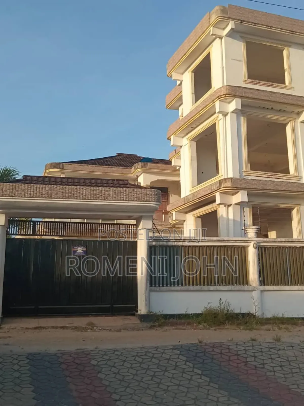 4bdrm Block of Flats in Tanzania Daresalaam, Ilala for sale