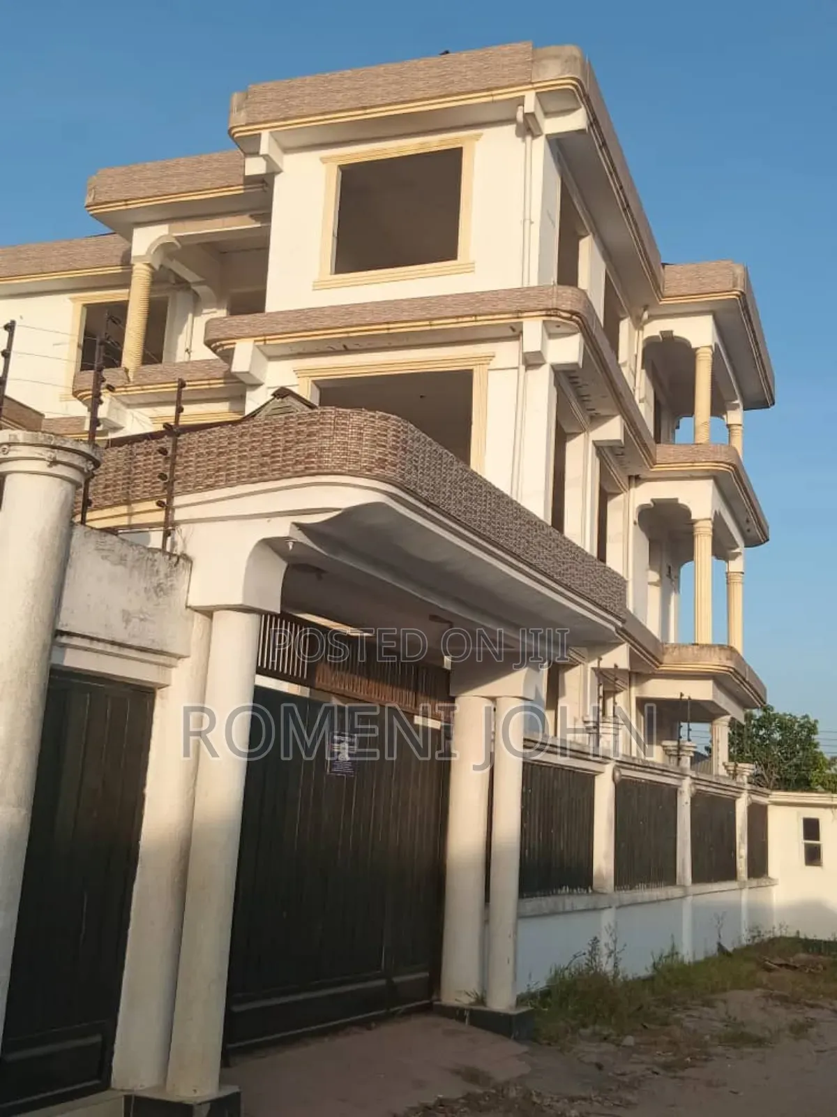 4bdrm Block of Flats in Tanzania Daresalaam, Ilala for sale