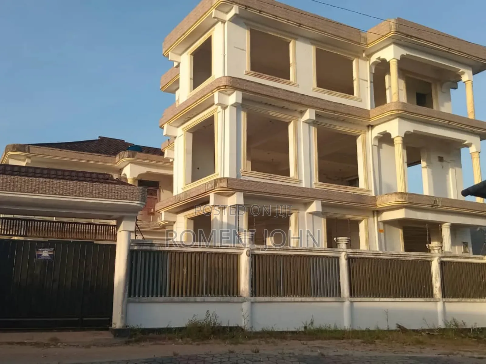 4bdrm Block of Flats in Tanzania Daresalaam, Ilala for sale
