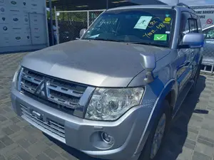 Mitsubishi Pajero 2014 Silver