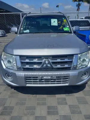Mitsubishi Pajero 2014 Silver