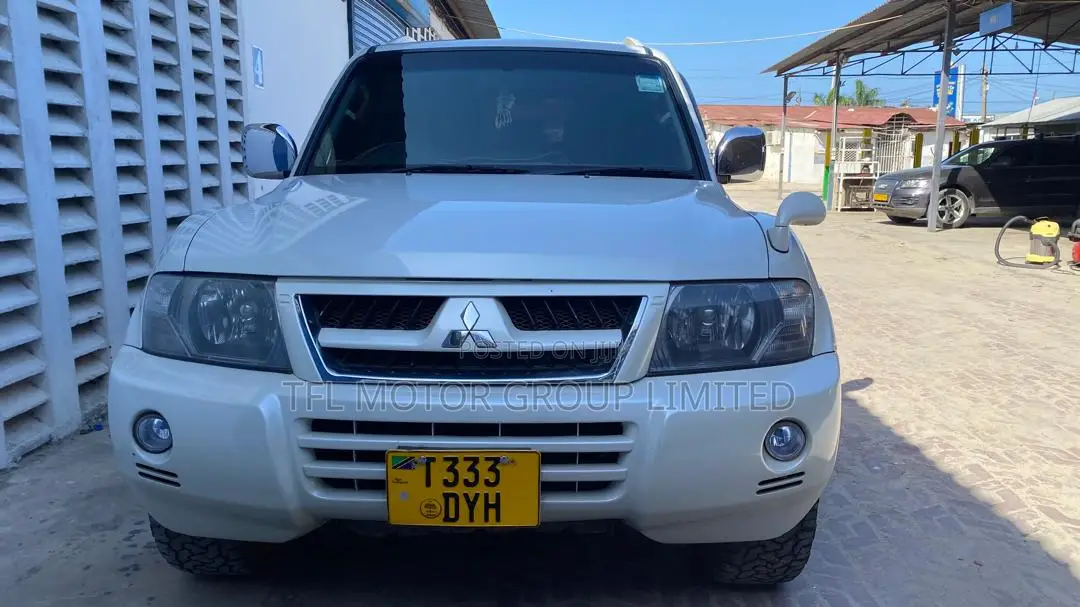 Mitsubishi Pajero 2005 White