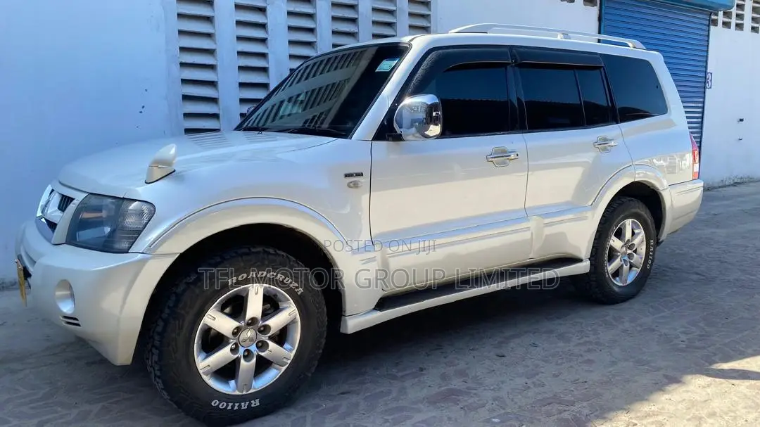 Mitsubishi Pajero 2005 White