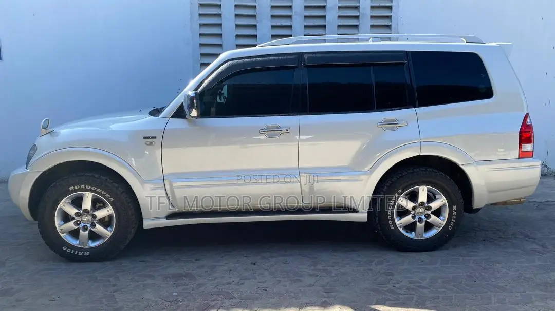 Mitsubishi Pajero 2005 White