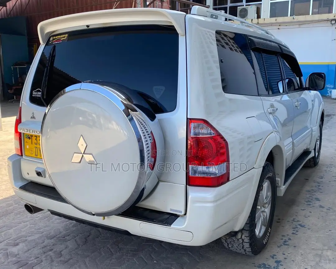Mitsubishi Pajero 2005 White