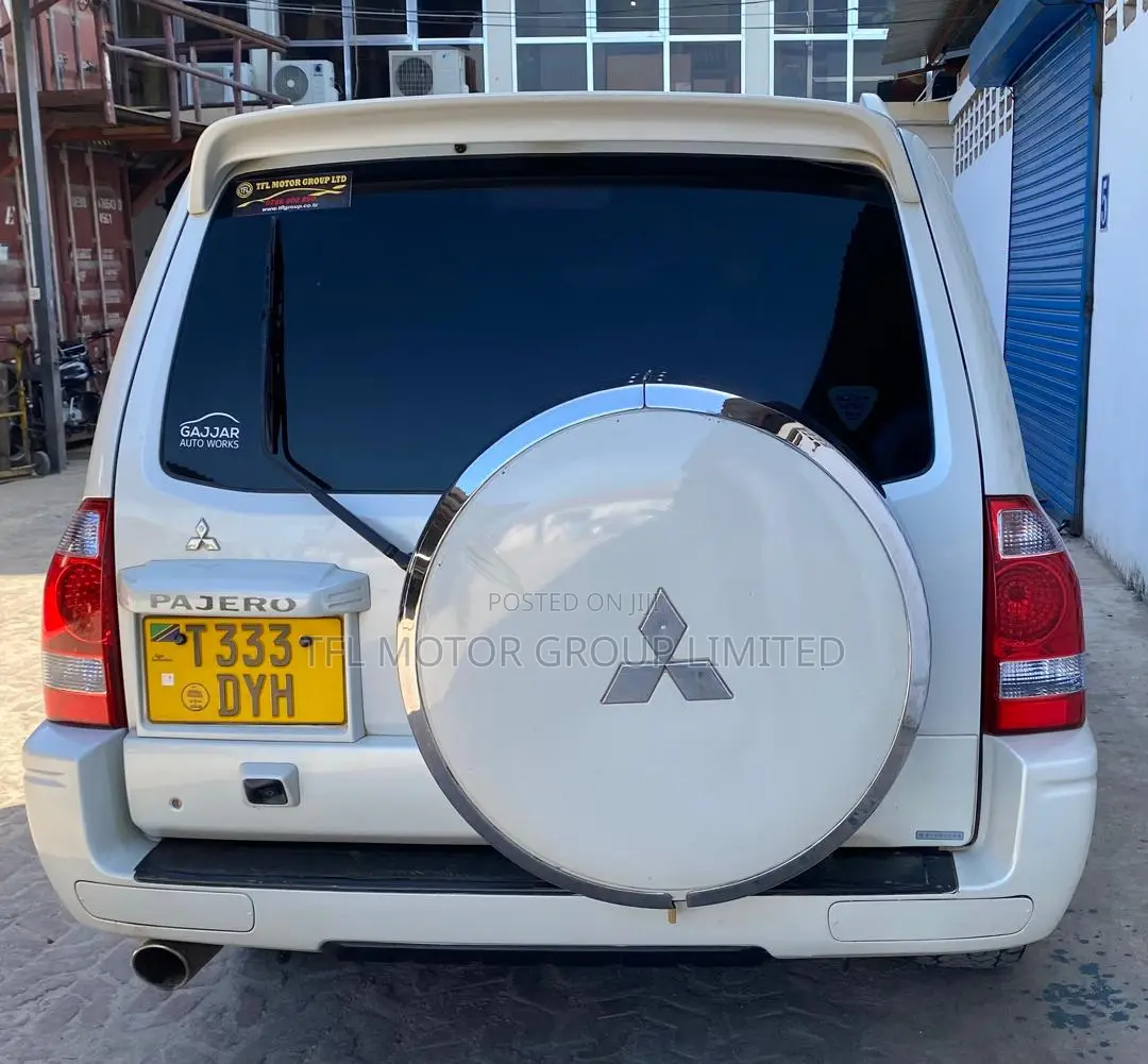 Mitsubishi Pajero 2005 White