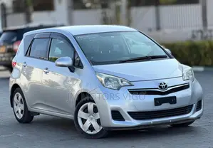 Toyota Ractis 1.3 FWD 2012 Silver