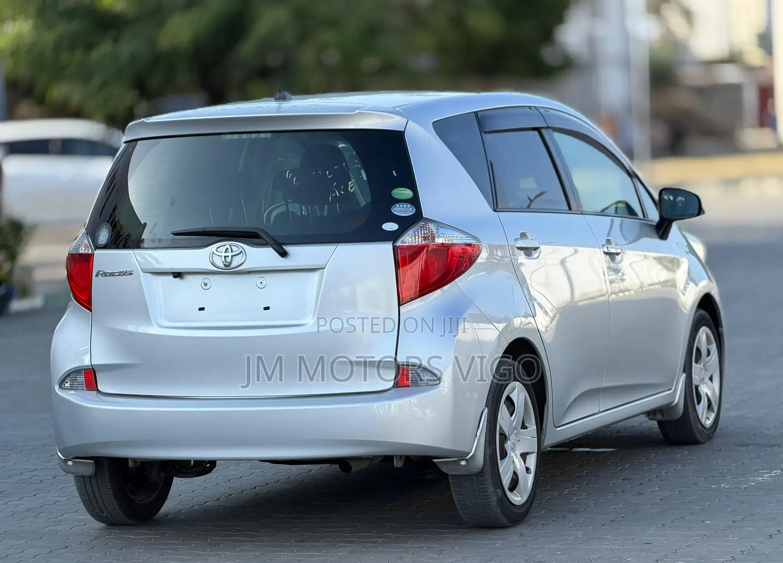 Toyota Ractis 1.3 FWD 2012 Silver