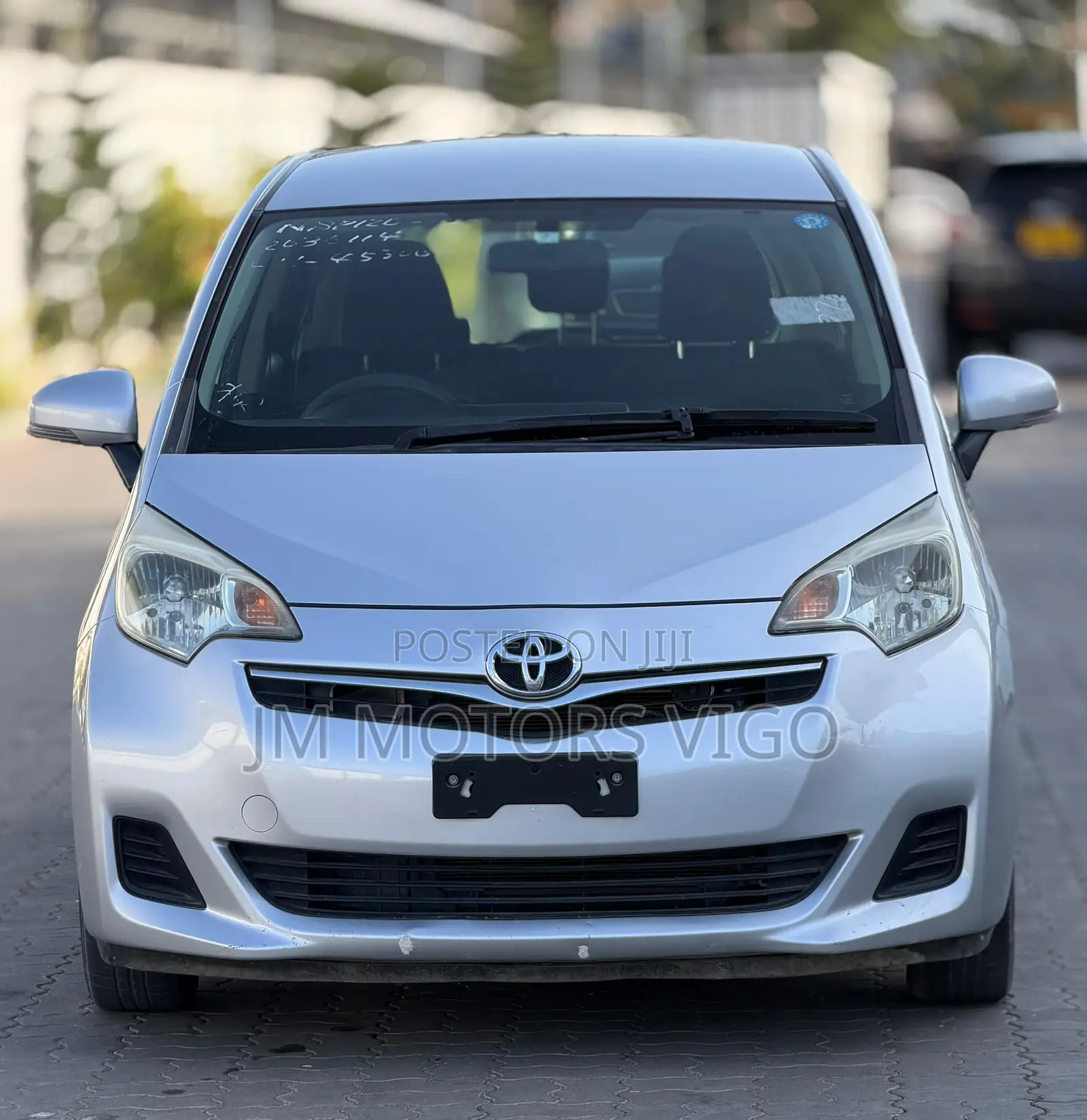 Toyota Ractis 1.3 FWD 2012 Silver