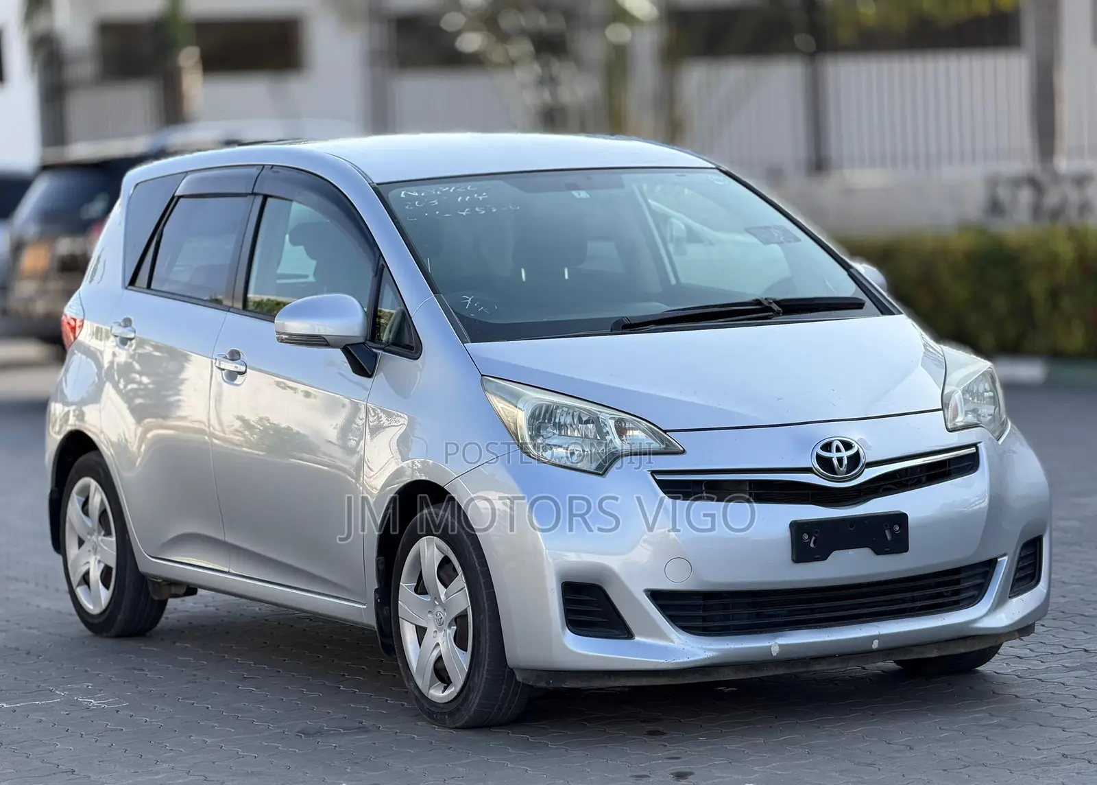Toyota Ractis 1.3 FWD 2012 Silver