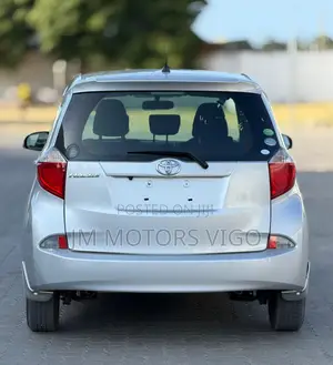 Toyota Ractis 1.3 FWD 2012 Silver