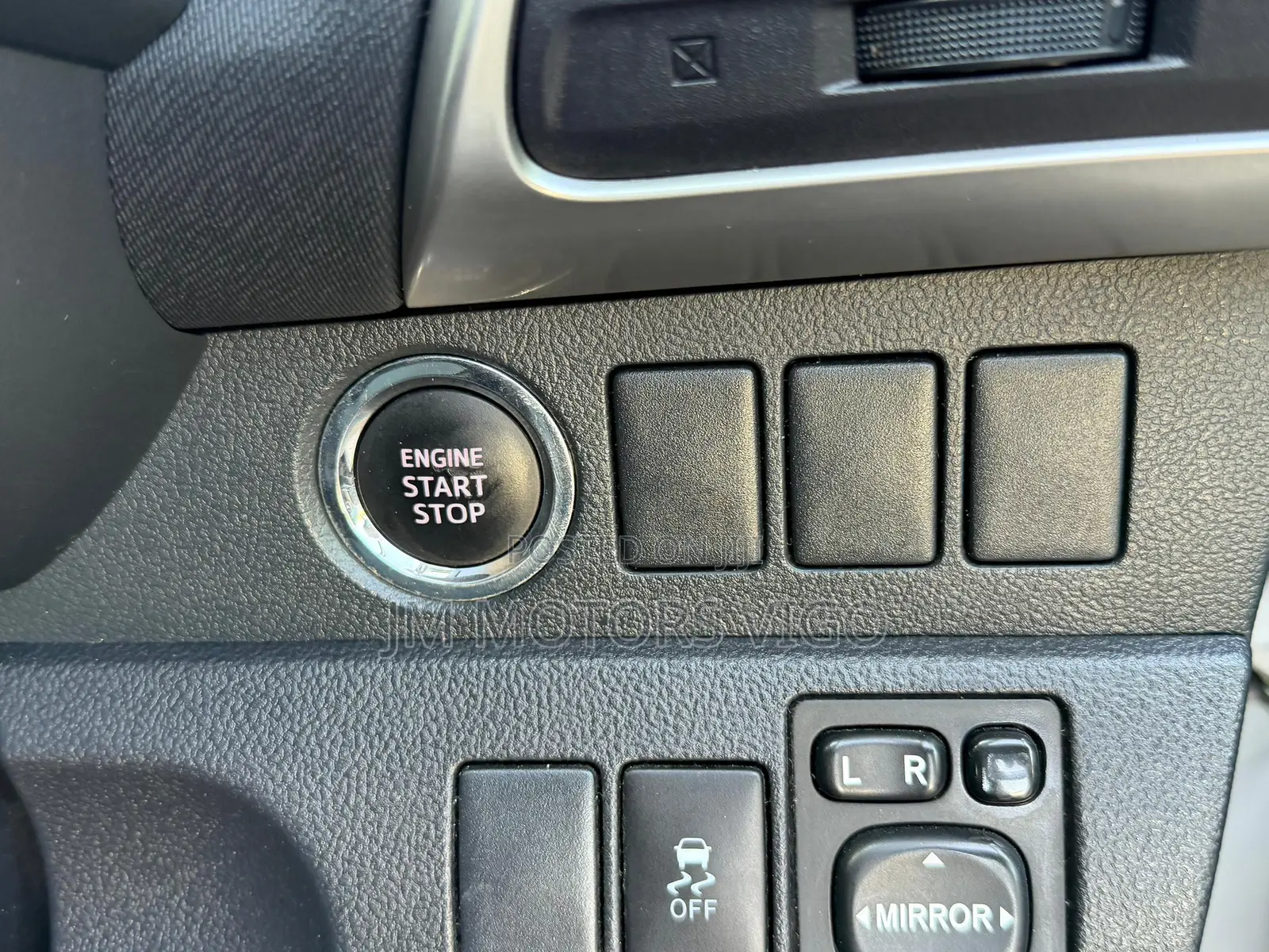 Toyota Ractis 1.3 FWD 2012 Silver