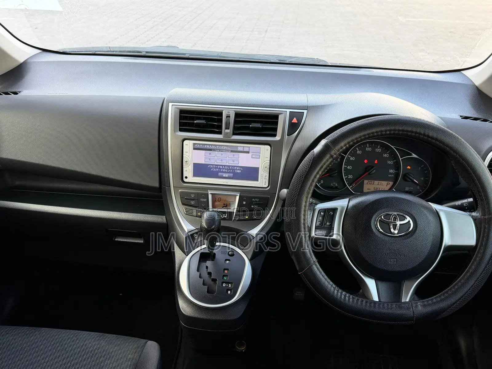 Toyota Ractis 1.3 FWD 2012 Silver