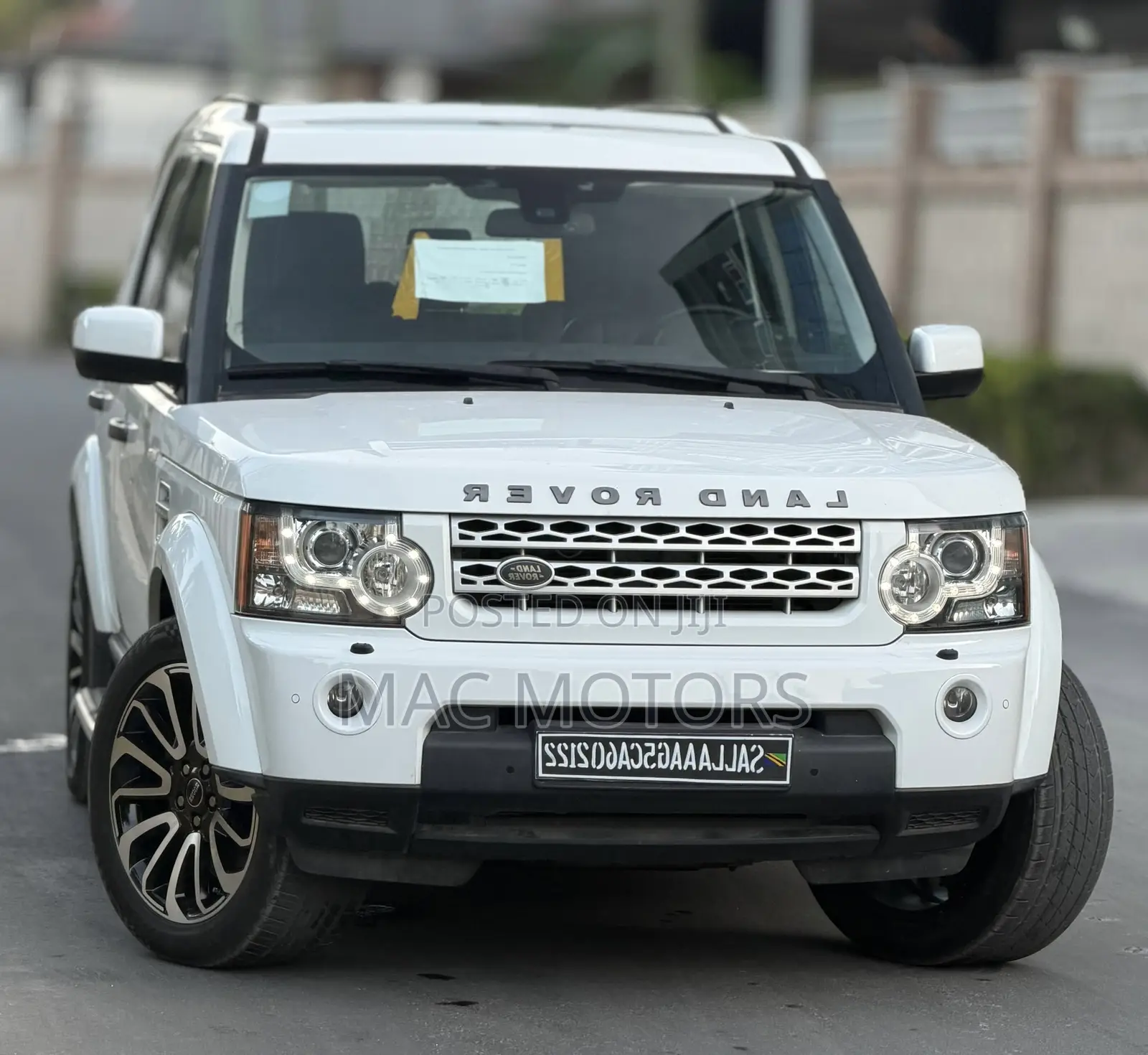 Land Rover Discovery 2013 White