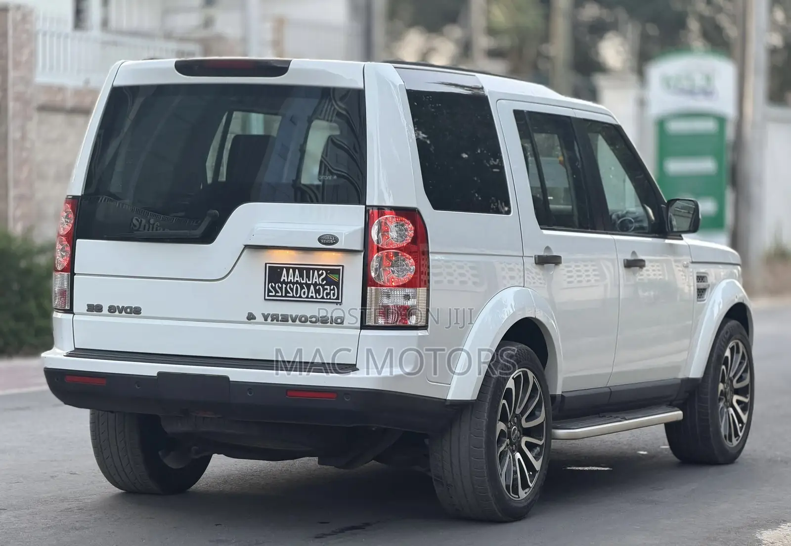 Land Rover Discovery 2013 White