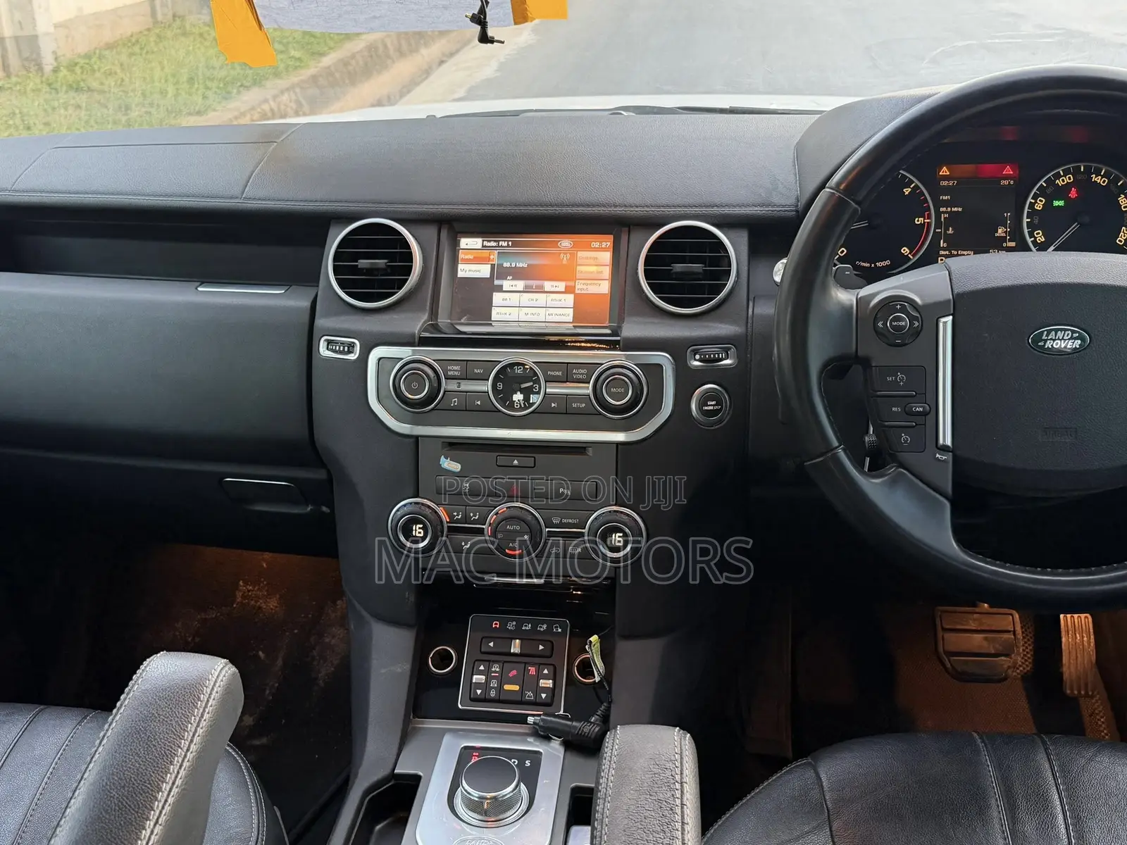 Land Rover Discovery 2013 White