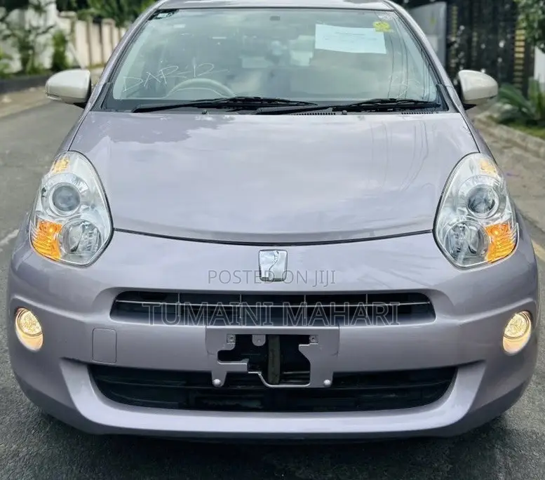 Toyota Passo 2011 Silver