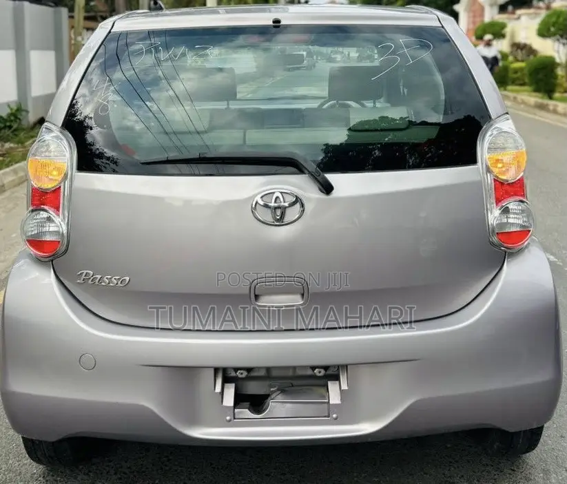 Toyota Passo 2011 Silver
