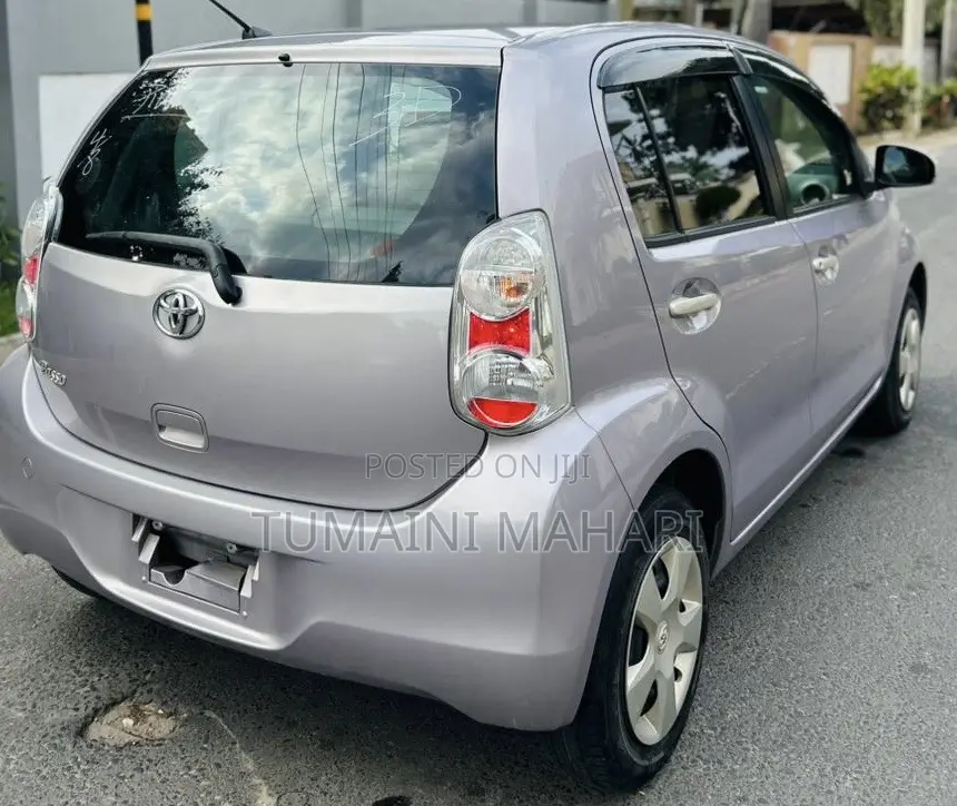 Toyota Passo 2011 Silver