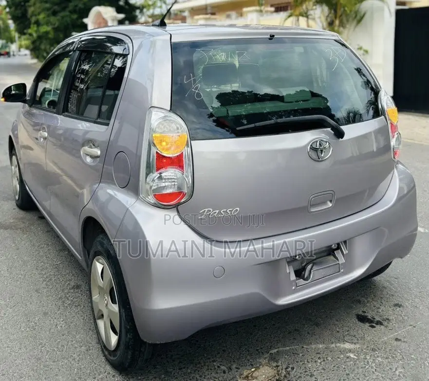 Toyota Passo 2011 Silver