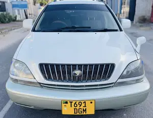 Toyota Harrier 2002 Off white