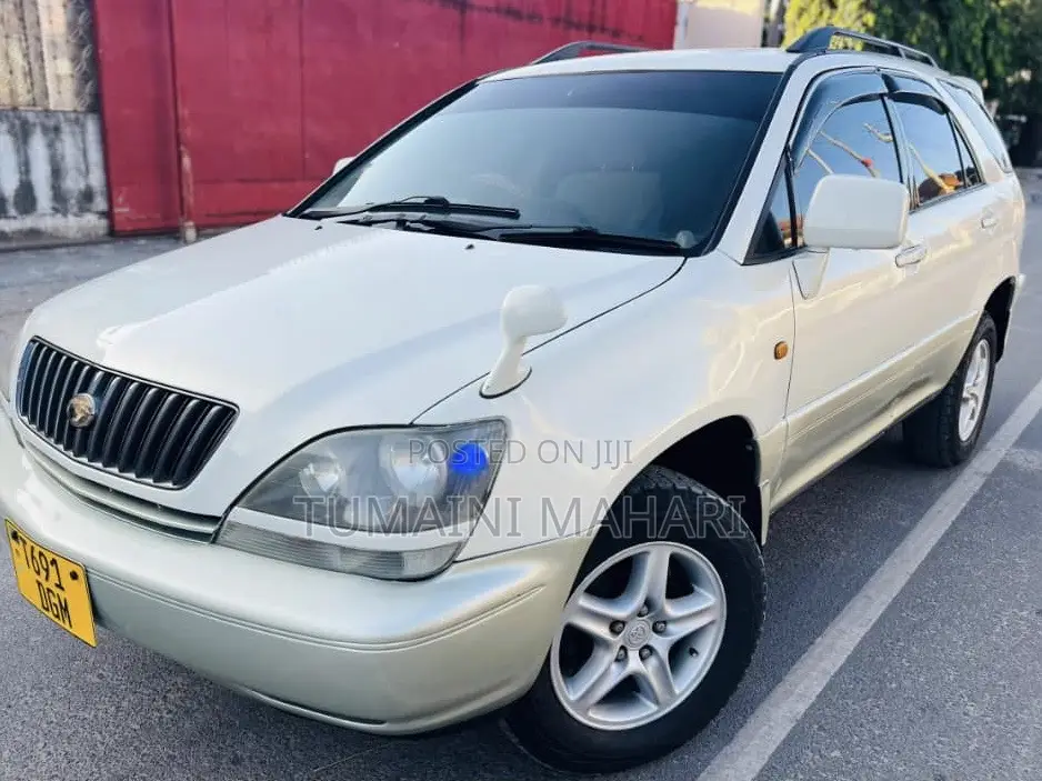 Toyota Harrier 2002 Off white