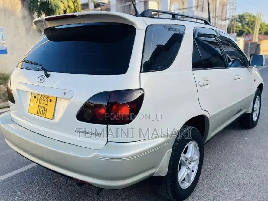 Toyota Harrier 2002 Off white