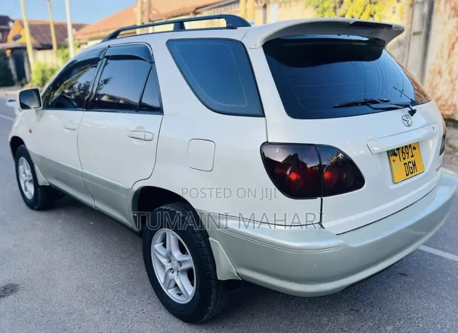 Toyota Harrier 2002 Off white