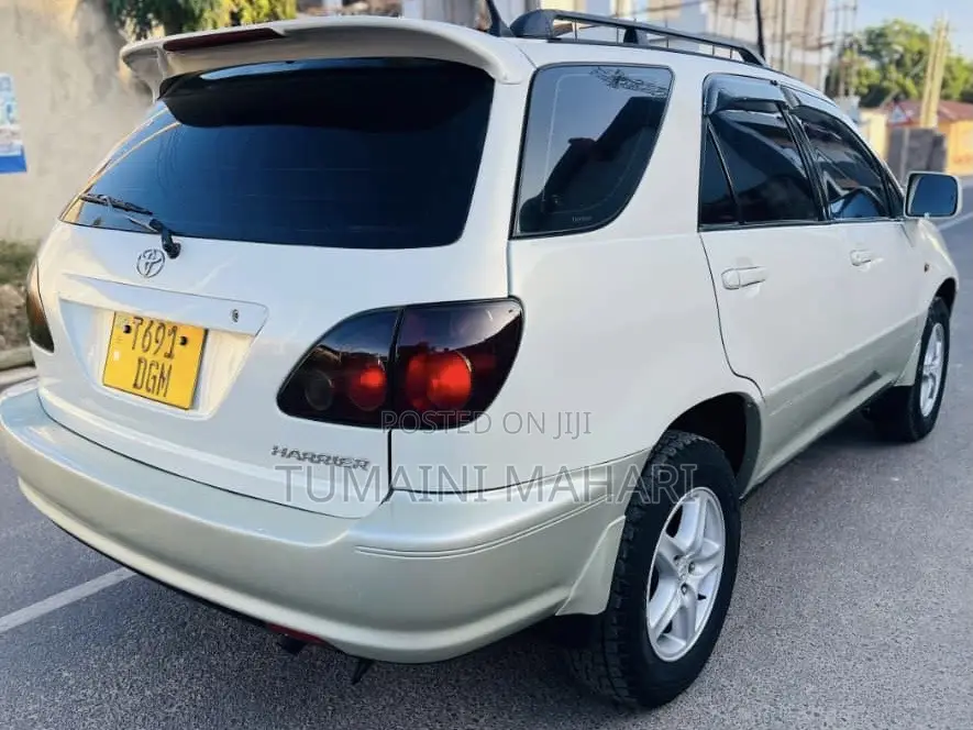 Toyota Harrier 2002 Off white