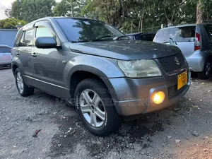 Suzuki Grand Vitara 2004 Gray