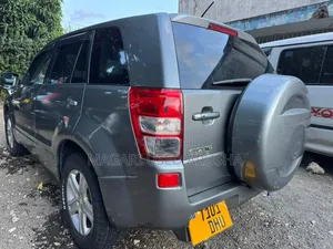 Suzuki Grand Vitara 2004 Gray