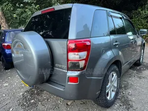 Suzuki Grand Vitara 2004 Gray