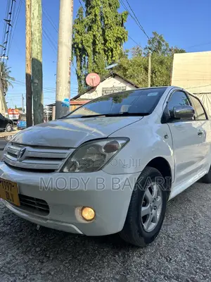 Toyota IST 2006 White