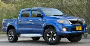Toyota Hilux 2013 Blue