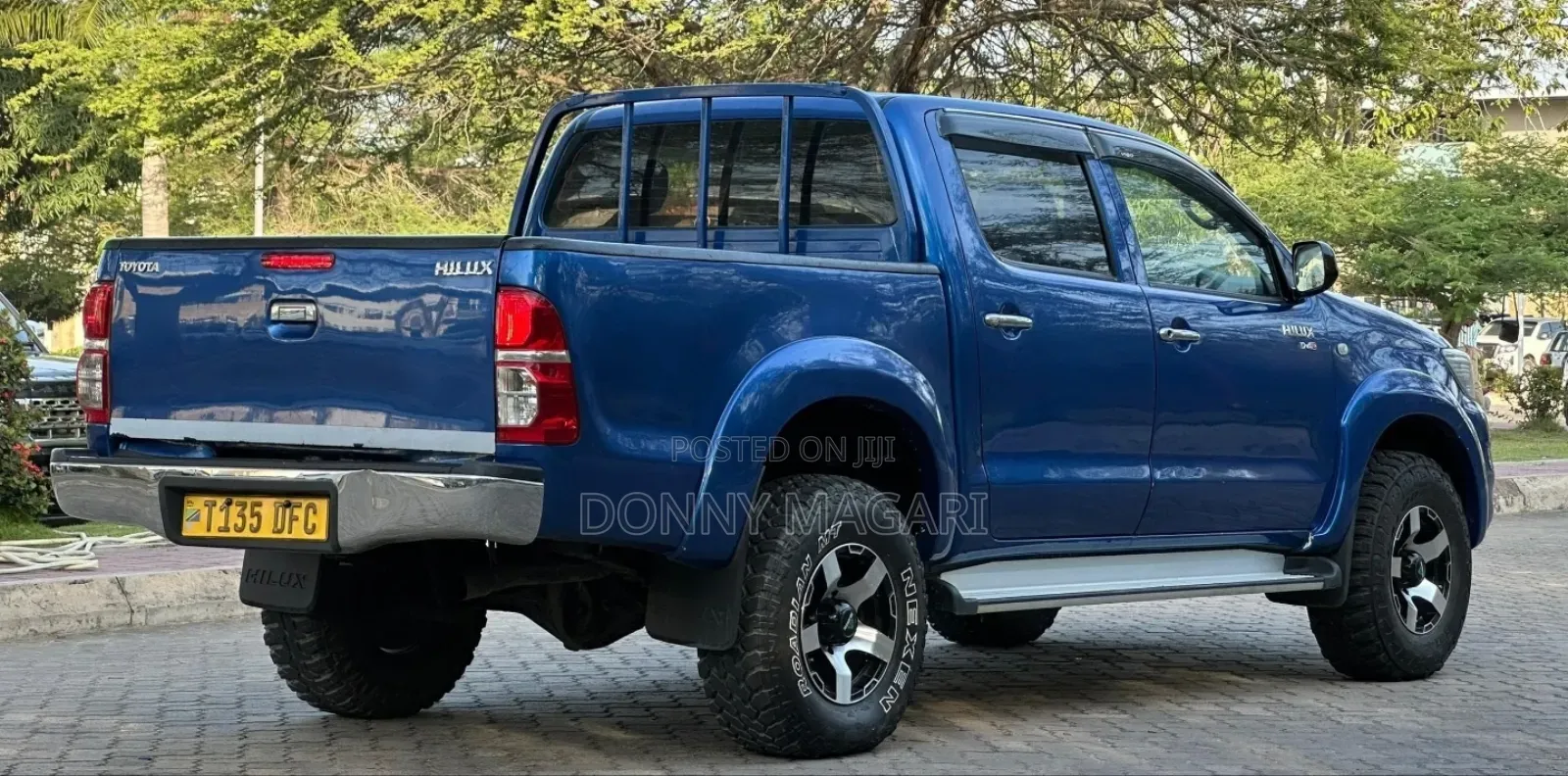 Toyota Hilux 2013 Blue