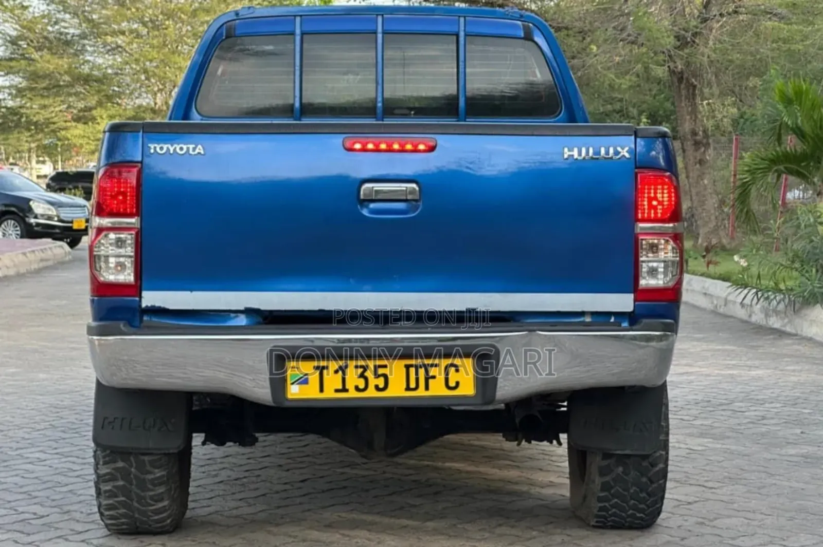 Toyota Hilux 2013 Blue