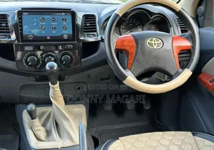 Toyota Hilux 2013 Blue