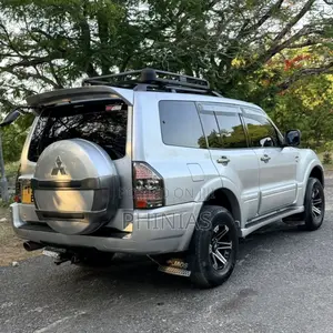 Mitsubishi Pajero 2004 Silver