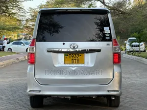 Toyota Noah 2.0 143hp AWD (7 Seater) 2008 Silver