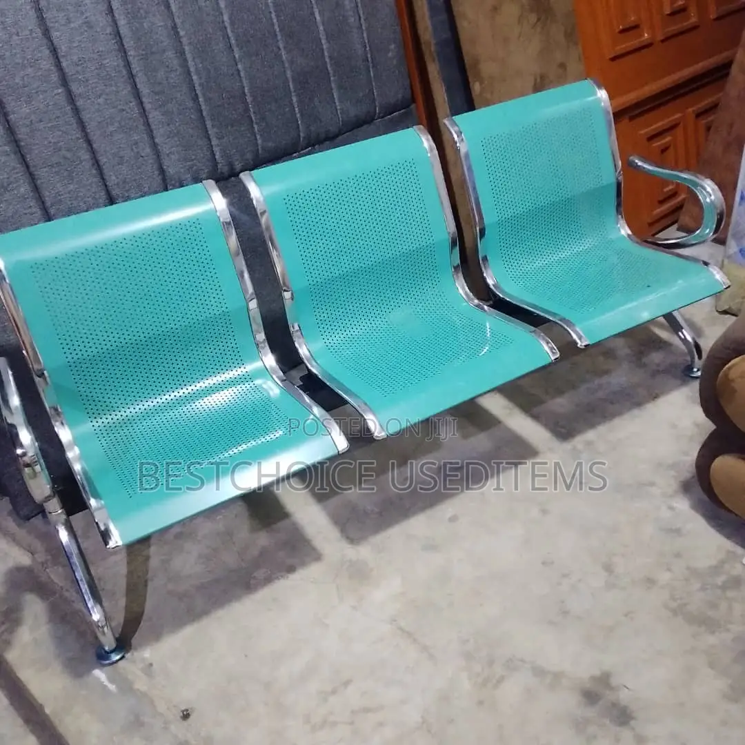 Wait Chair Nzurii