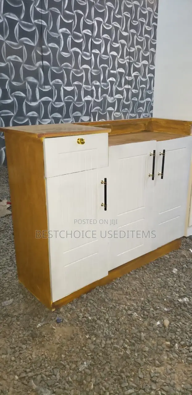 Kitchen Cabinet Milango Mitatu
