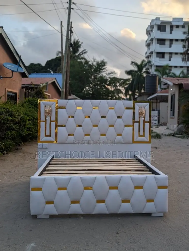 Kitanda Sofabed Nyeupe