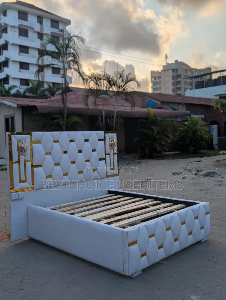 Kitanda Sofabed Nyeupe