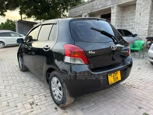 Toyota Vitz 1.0 FWD 3dr 2010 Black