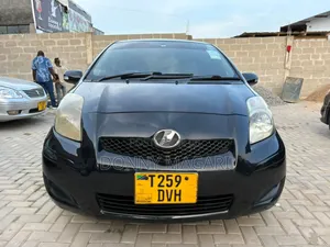 Toyota Vitz 1.0 FWD 3dr 2010 Black