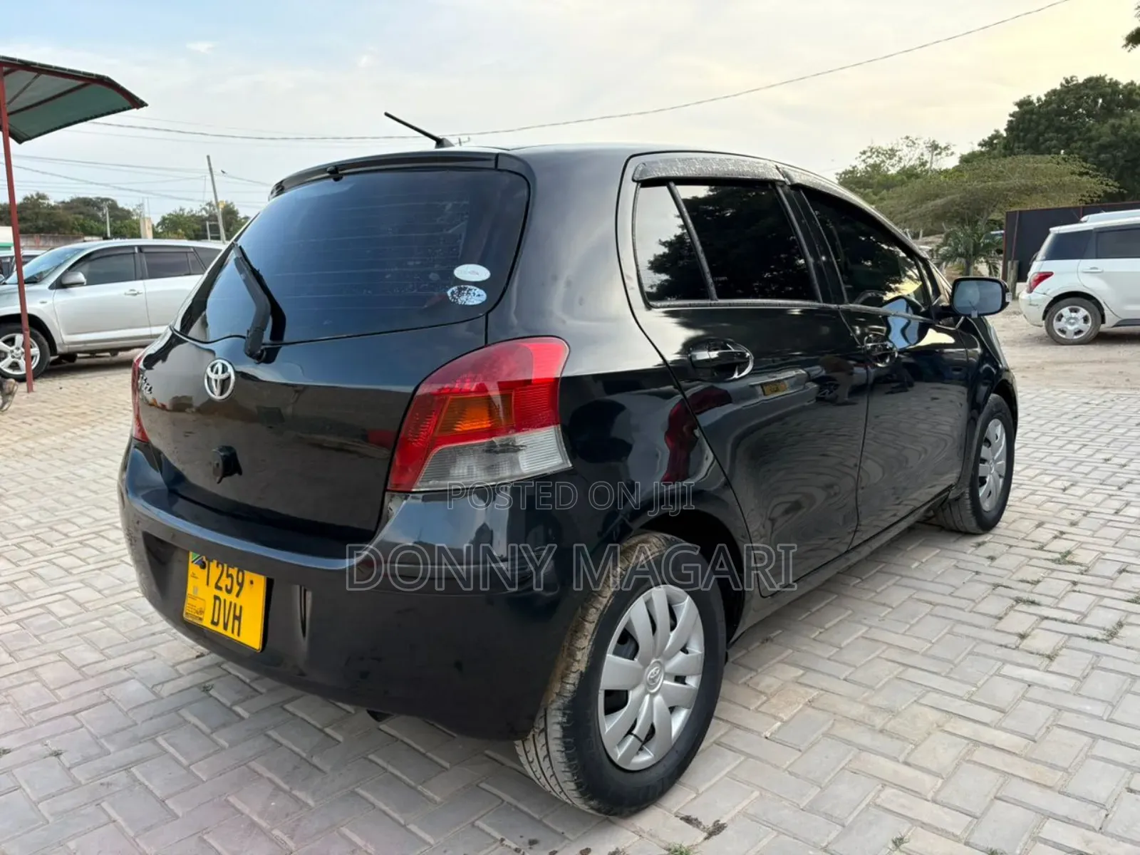 Toyota Vitz 1.0 FWD 3dr 2010 Black