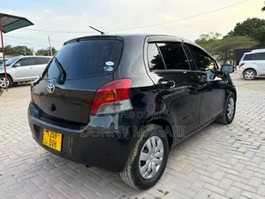 Toyota Vitz 1.0 FWD 3dr 2010 Black
