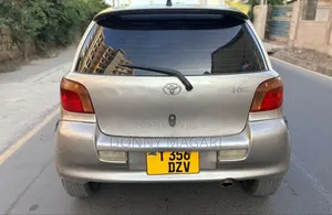 Toyota Vitz 2005 Gray
