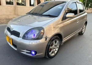 Toyota Vitz 2005 Gray